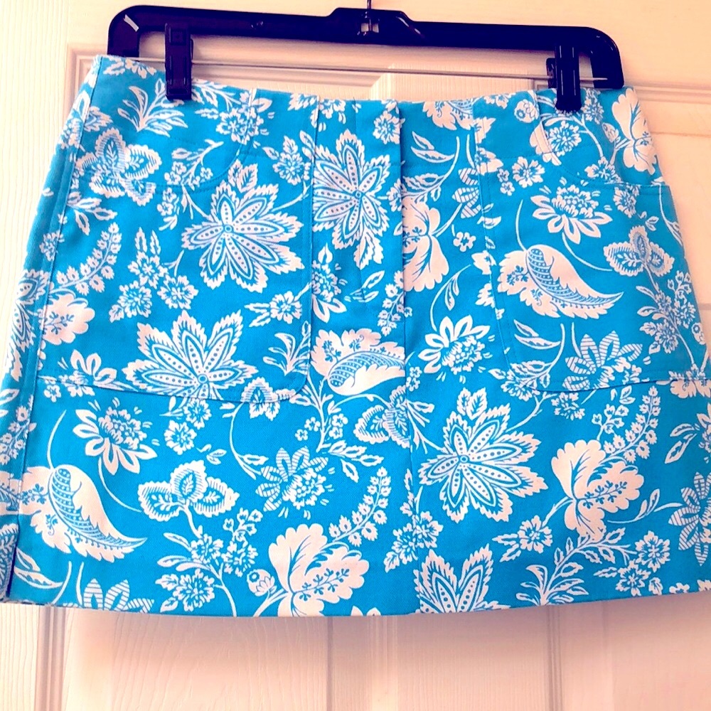 Express Stretch NWOT size 5/6 miniskirt ,97% cotton,3% spandex.Blue floral print